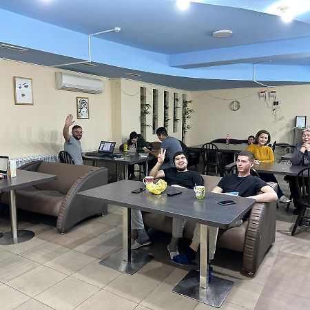 Fox Hostel Алматы Экстерьер фото