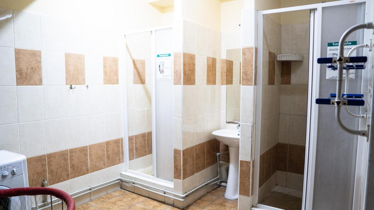 Fox Hostel Алматы Экстерьер фото