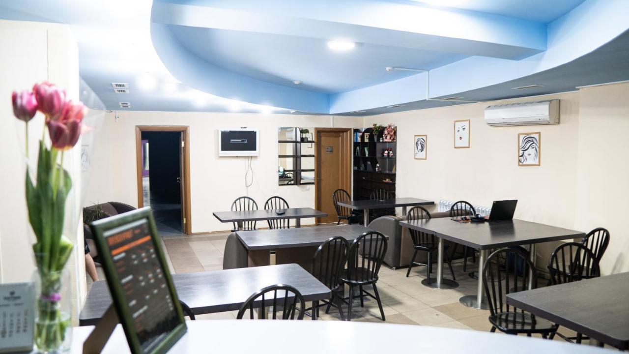 Fox Hostel Алматы Экстерьер фото