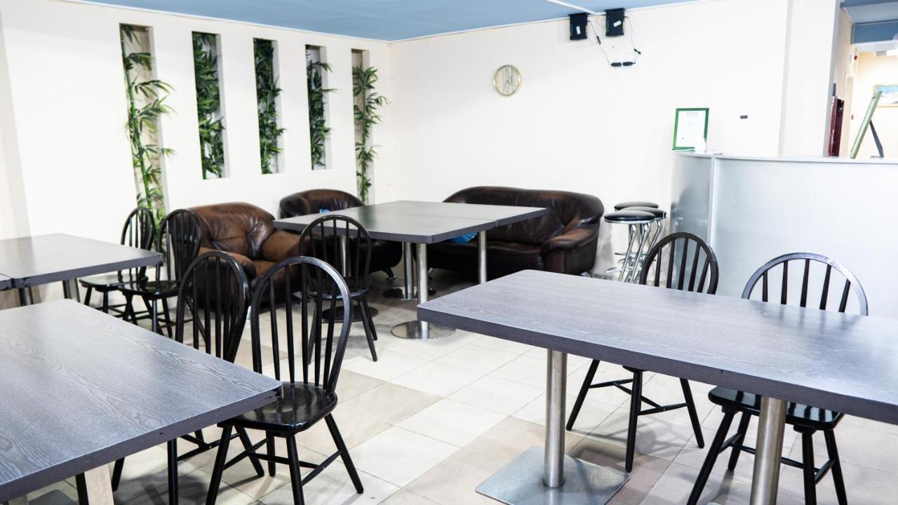 Fox Hostel Алматы Экстерьер фото