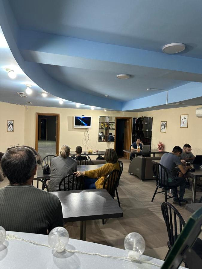 Fox Hostel Алматы Экстерьер фото