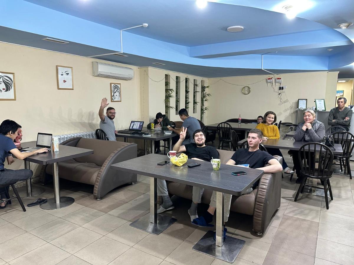 Fox Hostel Алматы Экстерьер фото